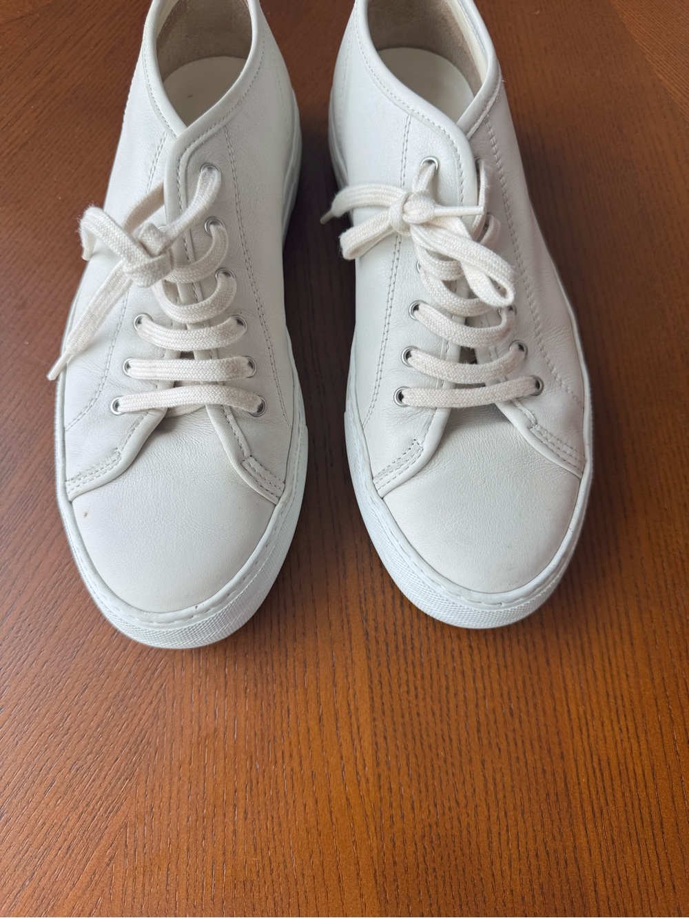 Common projects women leather sneakers